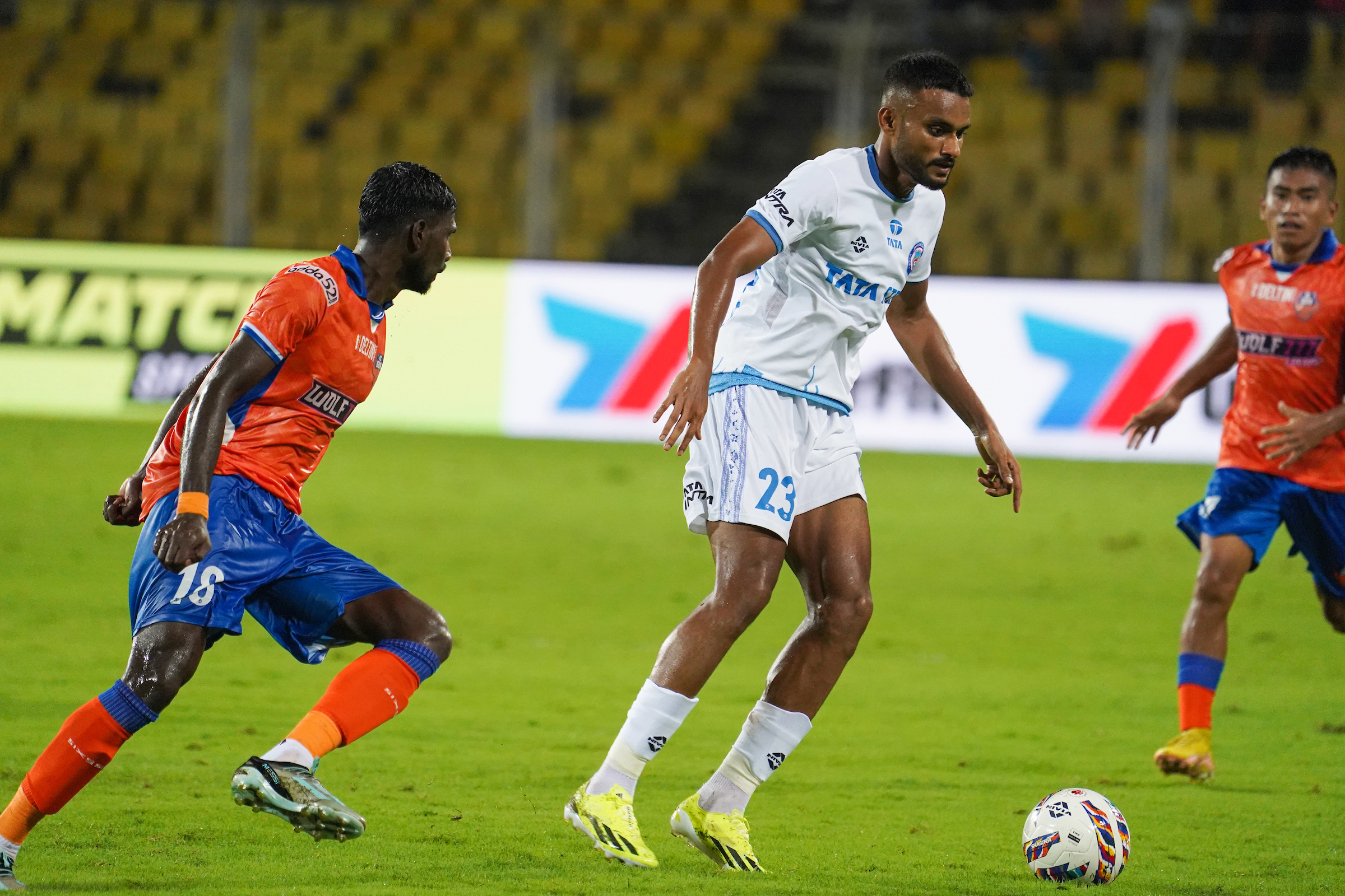 Jamshedpur FC Seek Home Redemption as Mumbai City FC Aim to Extend Unbeaten Away Streak