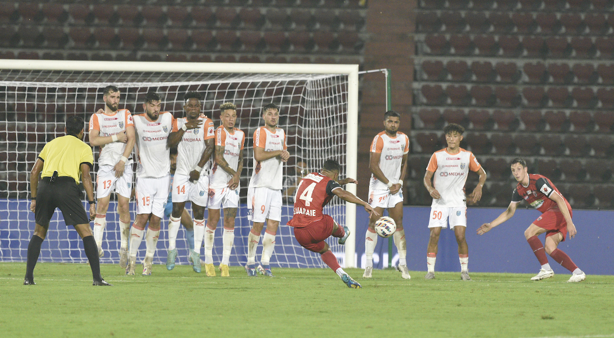 Kerala Blasters FC, NorthEast United FC share spoils in a pulsating stalemate