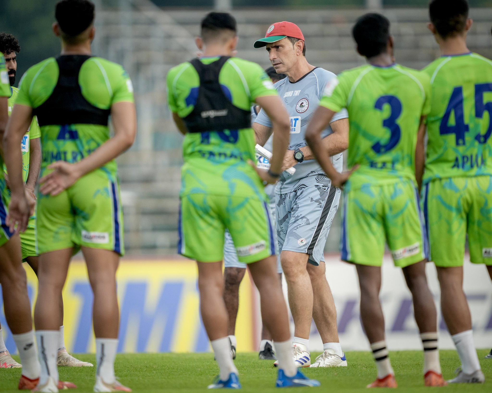 Which defensive problems does Jose Molina need to fix at Mohun Bagan?